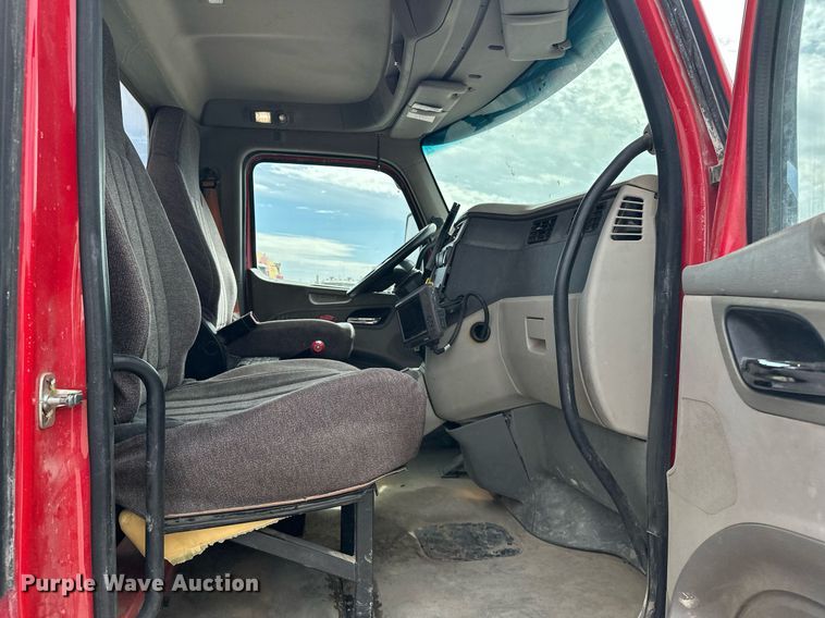 image for item DW5073 2019 Peterbilt 567 ready mix truck