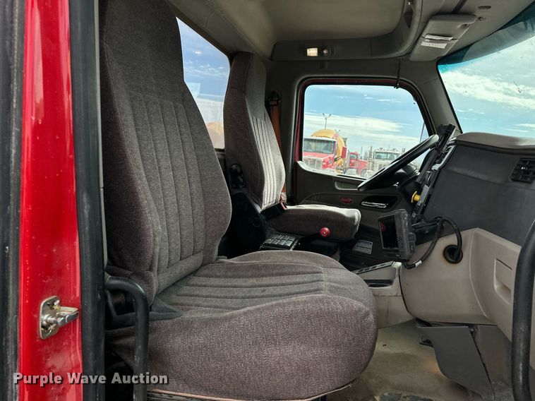 image for item DW5073 2019 Peterbilt 567 ready mix truck