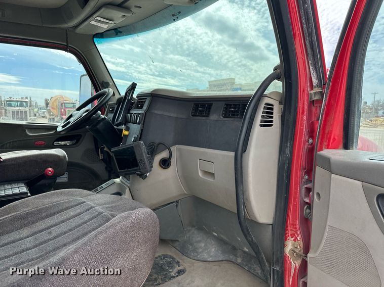 image for item DW5073 2019 Peterbilt 567 ready mix truck