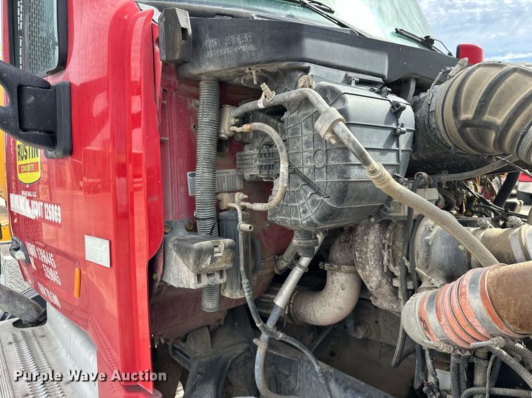 image for item DW5073 2019 Peterbilt 567 ready mix truck