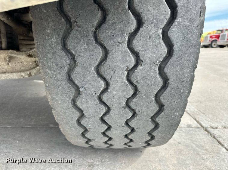 image for item DW5073 2019 Peterbilt 567 ready mix truck