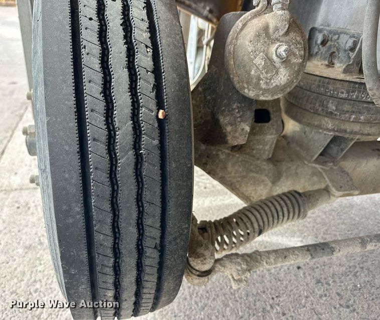 image for item DW5073 2019 Peterbilt 567 ready mix truck