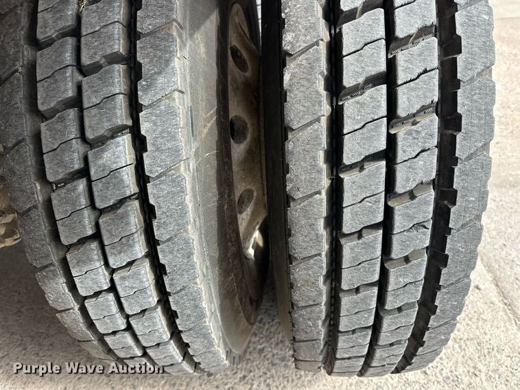 image for item DW5073 2019 Peterbilt 567 ready mix truck