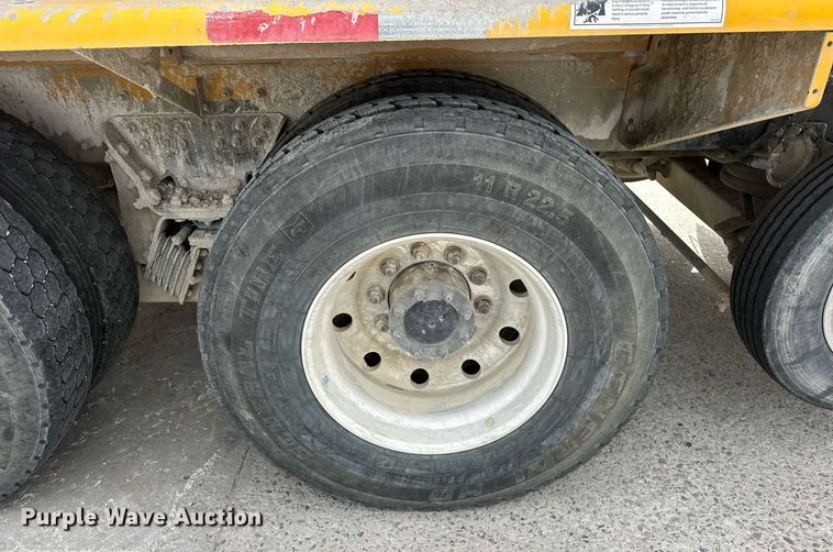 image for item DW5073 2019 Peterbilt 567 ready mix truck