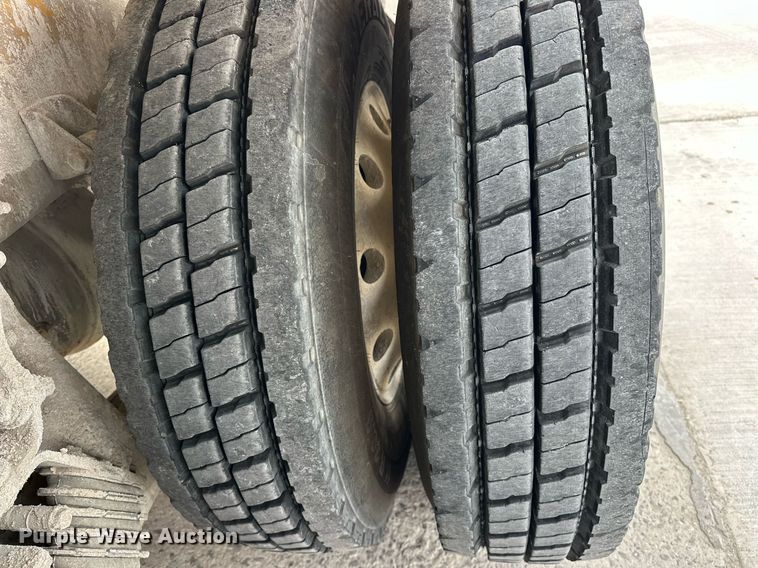 image for item DW5073 2019 Peterbilt 567 ready mix truck