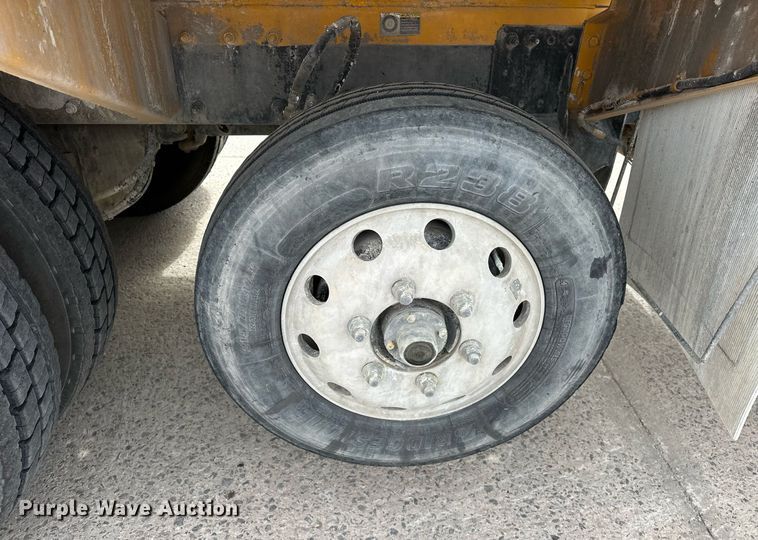 image for item DW5073 2019 Peterbilt 567 ready mix truck