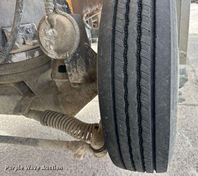 image for item DW5073 2019 Peterbilt 567 ready mix truck