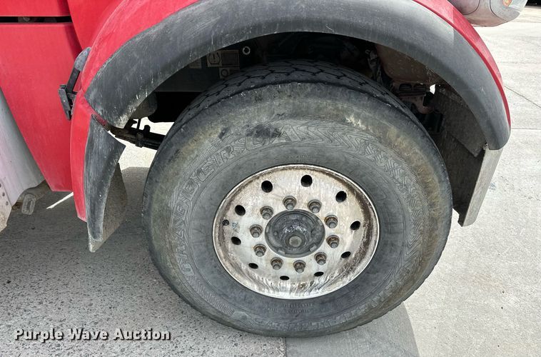 image for item DW5073 2019 Peterbilt 567 ready mix truck