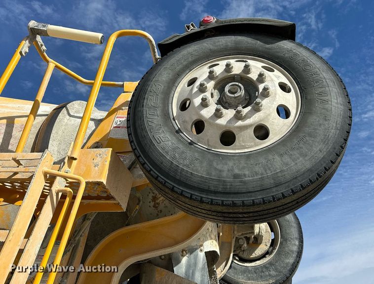 image for item DW5073 2019 Peterbilt 567 ready mix truck