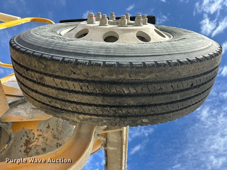 image for item DW5073 2019 Peterbilt 567 ready mix truck