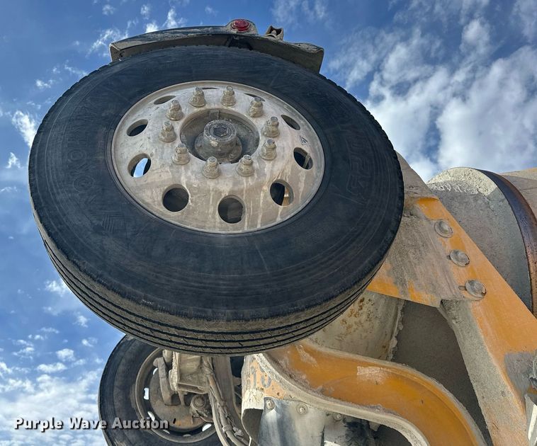 image for item DW5073 2019 Peterbilt 567 ready mix truck