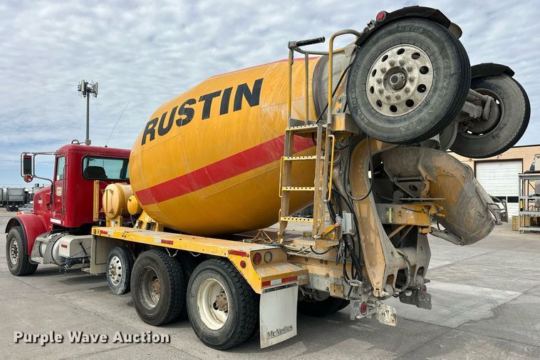 image for item DW5074 2014 Peterbilt 365 ready mix truck