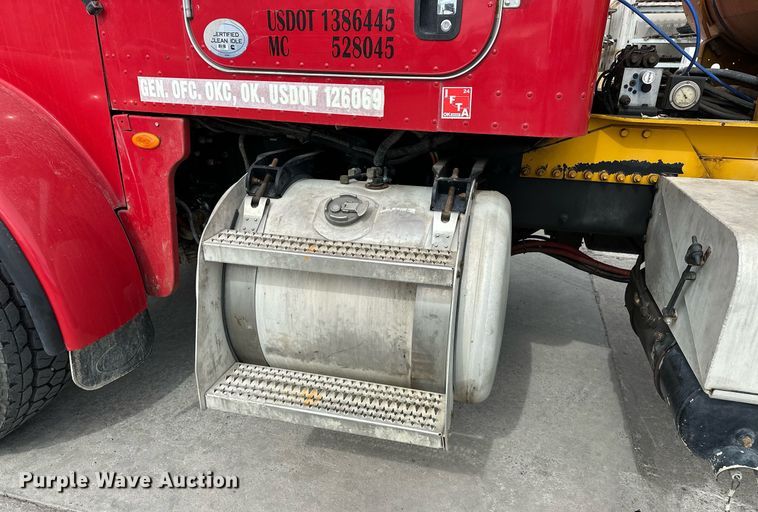 image for item DW5074 2014 Peterbilt 365 ready mix truck