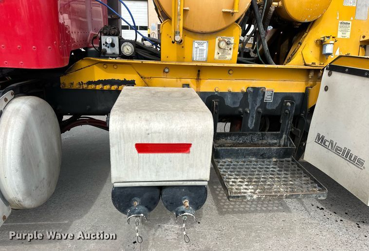 image for item DW5074 2014 Peterbilt 365 ready mix truck