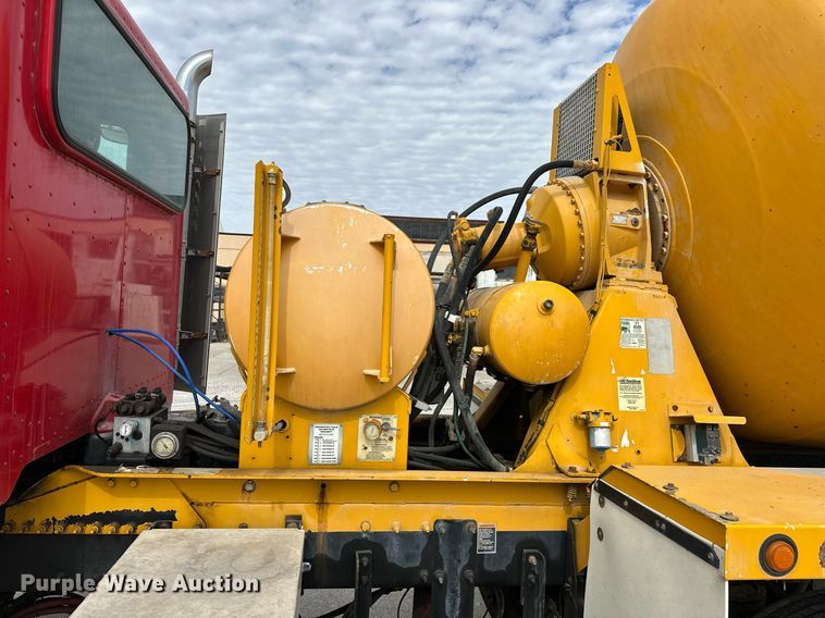 image for item DW5074 2014 Peterbilt 365 ready mix truck