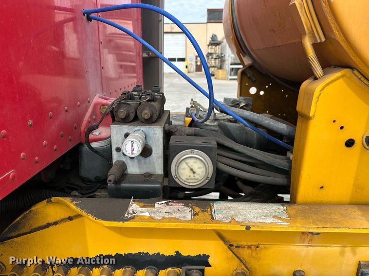 image for item DW5074 2014 Peterbilt 365 ready mix truck