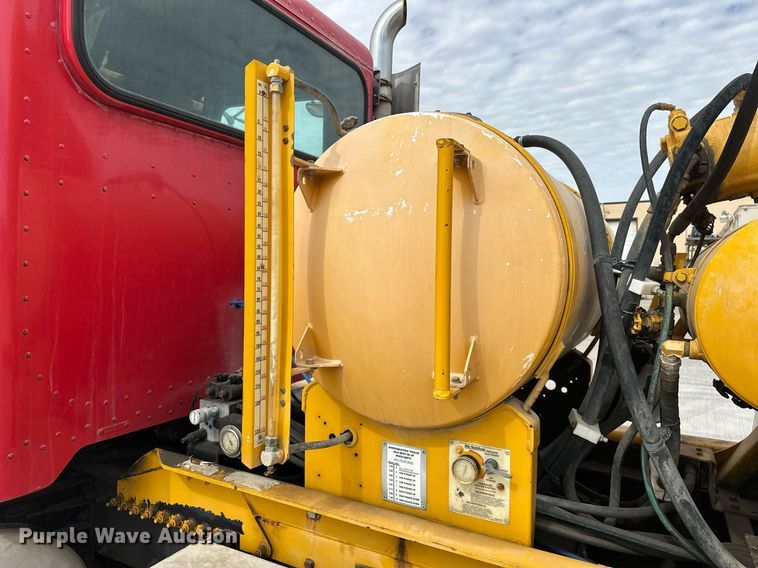 image for item DW5074 2014 Peterbilt 365 ready mix truck