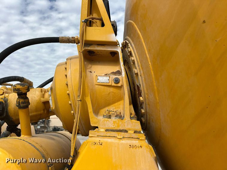 image for item DW5074 2014 Peterbilt 365 ready mix truck