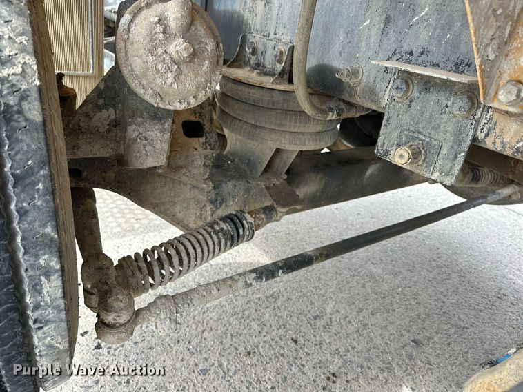 image for item DW5074 2014 Peterbilt 365 ready mix truck