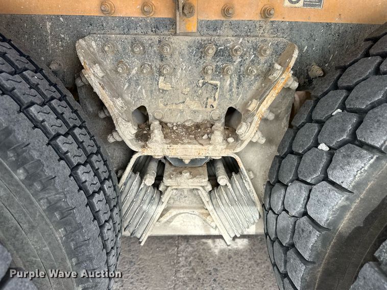 image for item DW5074 2014 Peterbilt 365 ready mix truck