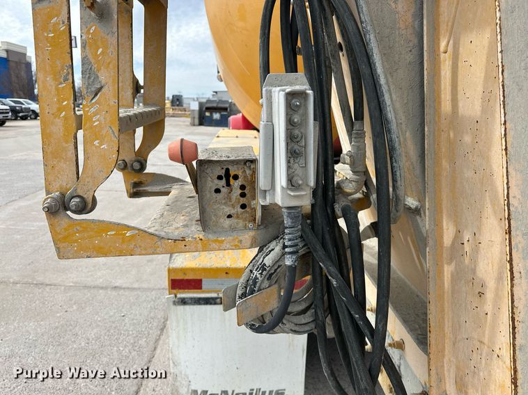 image for item DW5074 2014 Peterbilt 365 ready mix truck