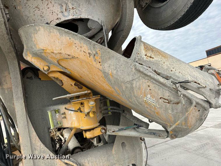 image for item DW5074 2014 Peterbilt 365 ready mix truck