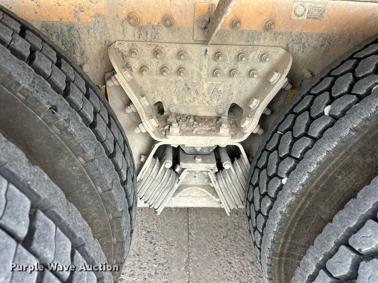 image for item DW5074 2014 Peterbilt 365 ready mix truck