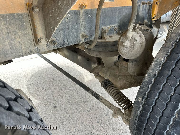 image for item DW5074 2014 Peterbilt 365 ready mix truck