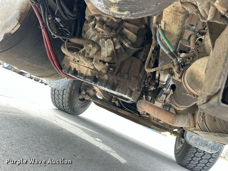 image for item DW5074 2014 Peterbilt 365 ready mix truck