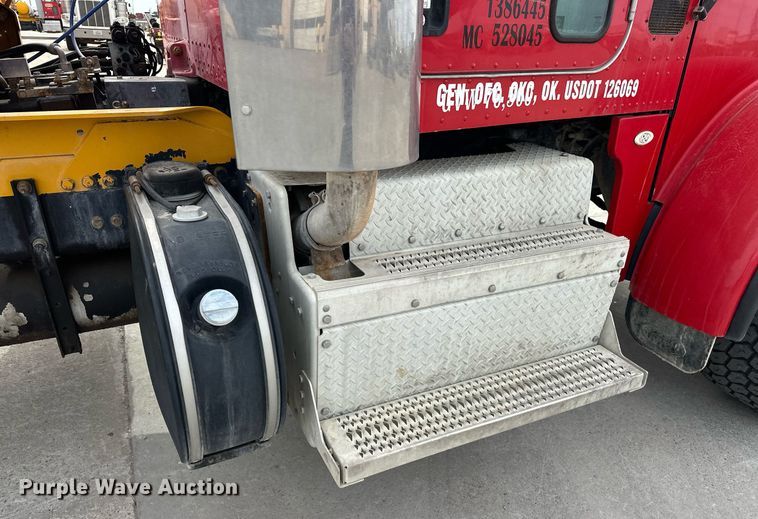 image for item DW5074 2014 Peterbilt 365 ready mix truck