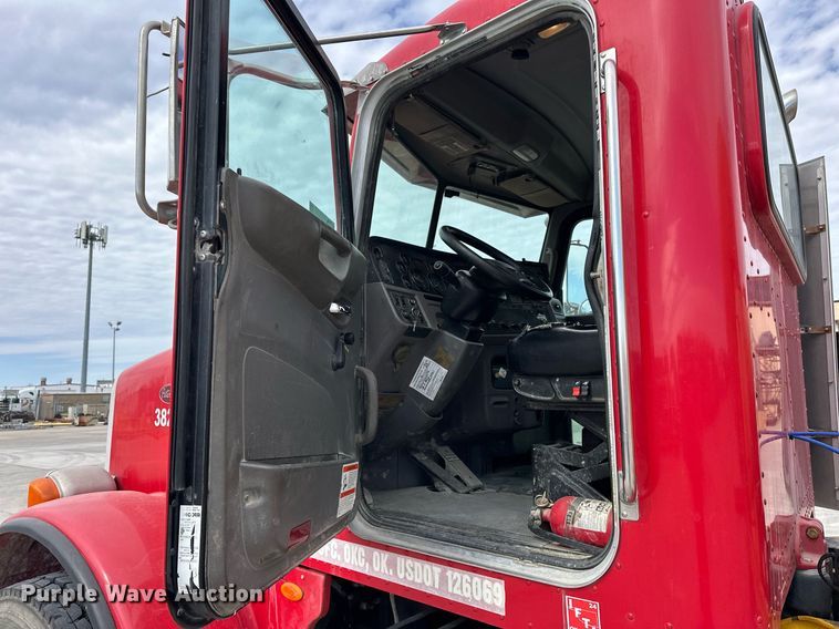 image for item DW5074 2014 Peterbilt 365 ready mix truck