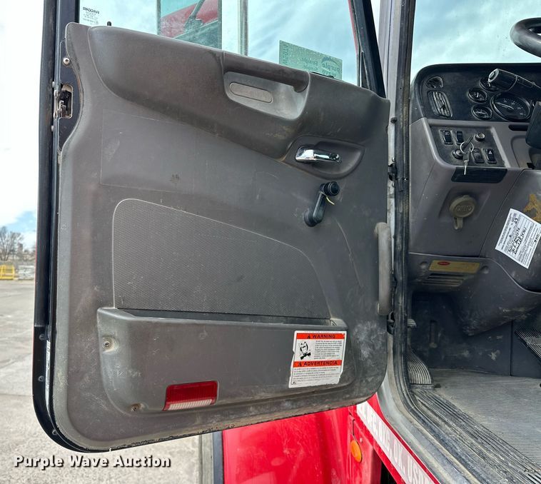 image for item DW5074 2014 Peterbilt 365 ready mix truck