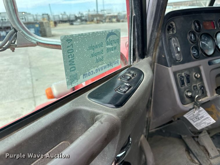 image for item DW5074 2014 Peterbilt 365 ready mix truck