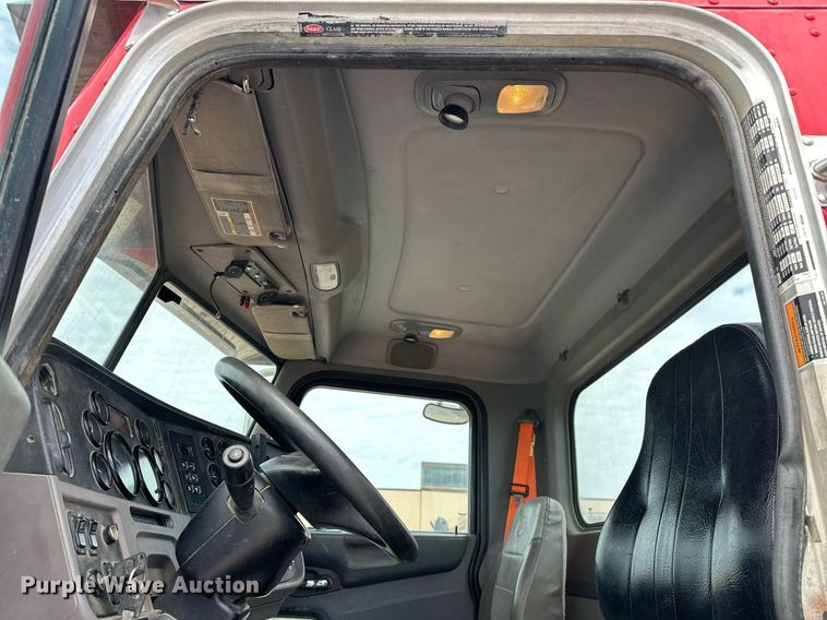 image for item DW5074 2014 Peterbilt 365 ready mix truck