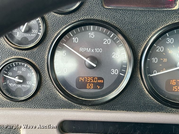 image for item DW5074 2014 Peterbilt 365 ready mix truck