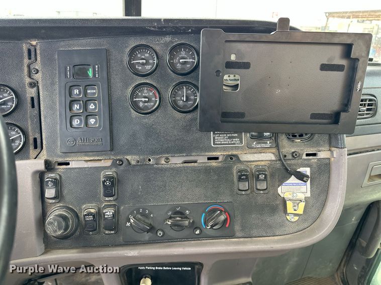 image for item DW5074 2014 Peterbilt 365 ready mix truck