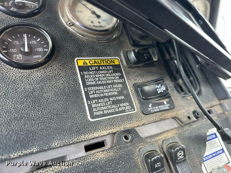 image for item DW5074 2014 Peterbilt 365 ready mix truck