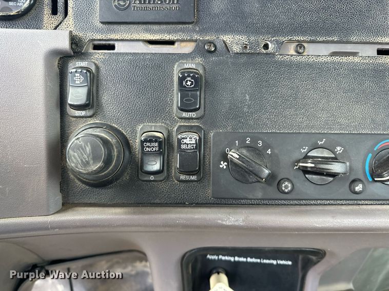 image for item DW5074 2014 Peterbilt 365 ready mix truck