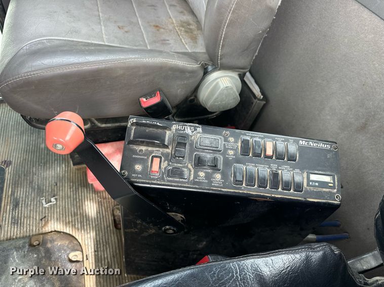 image for item DW5074 2014 Peterbilt 365 ready mix truck