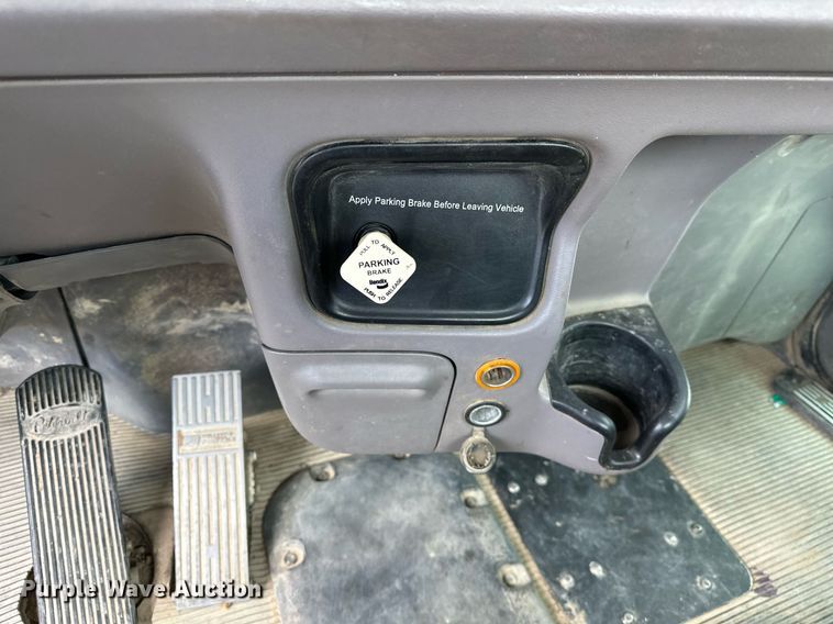 image for item DW5074 2014 Peterbilt 365 ready mix truck