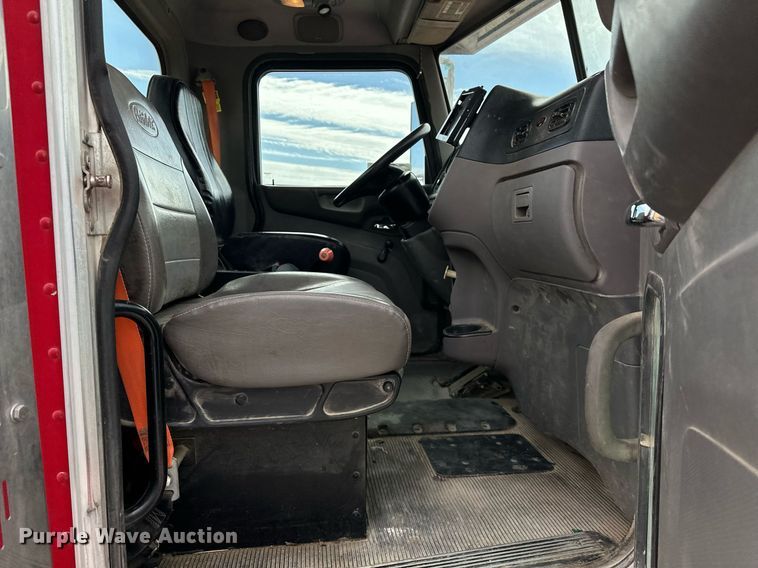 image for item DW5074 2014 Peterbilt 365 ready mix truck