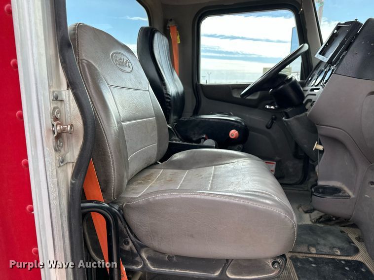 image for item DW5074 2014 Peterbilt 365 ready mix truck