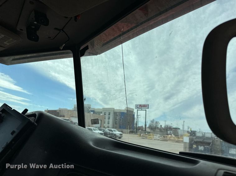 image for item DW5074 2014 Peterbilt 365 ready mix truck