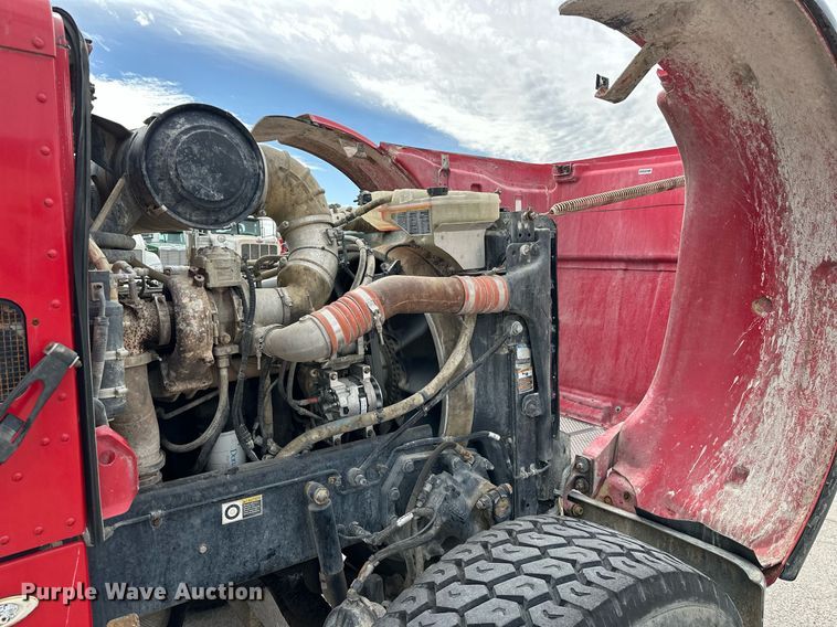 image for item DW5074 2014 Peterbilt 365 ready mix truck