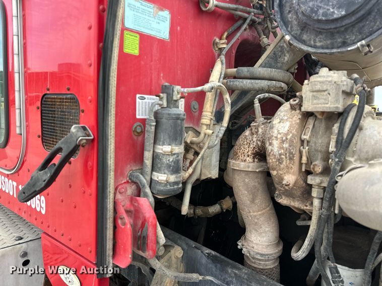 image for item DW5074 2014 Peterbilt 365 ready mix truck