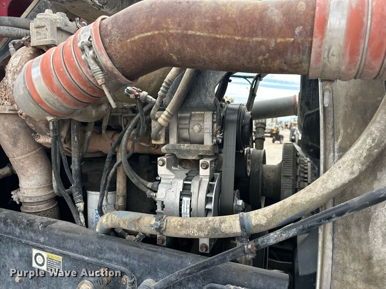 image for item DW5074 2014 Peterbilt 365 ready mix truck