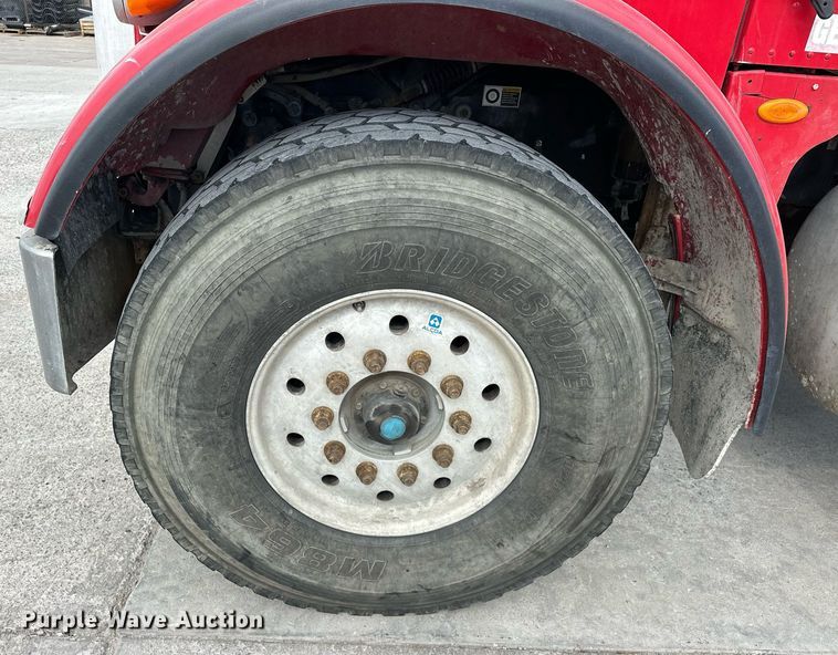 image for item DW5074 2014 Peterbilt 365 ready mix truck