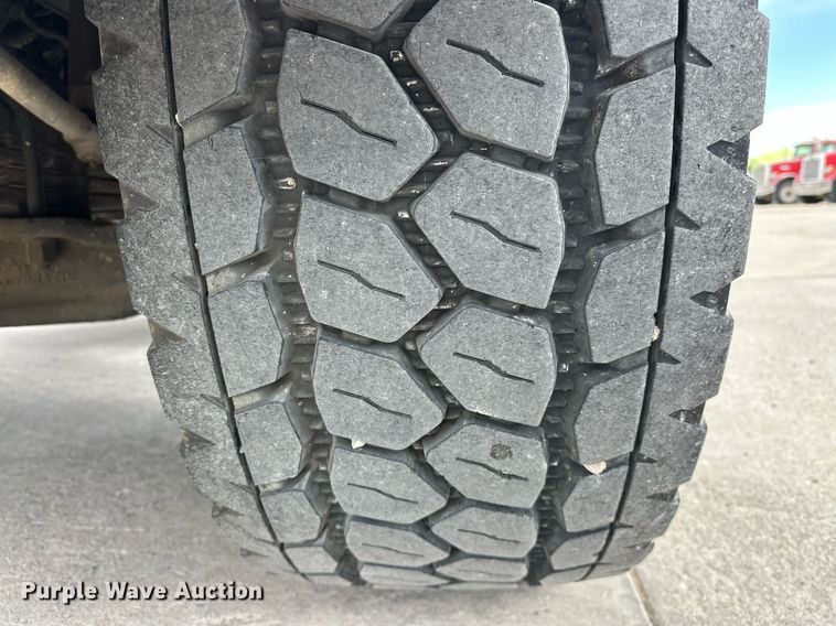 image for item DW5074 2014 Peterbilt 365 ready mix truck