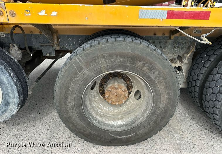 image for item DW5074 2014 Peterbilt 365 ready mix truck