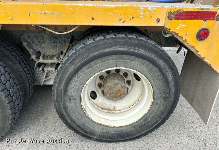 image for item DW5074 2014 Peterbilt 365 ready mix truck